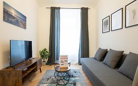 Modern Hotel-Styled Apartment In The Second District Of Vienna.